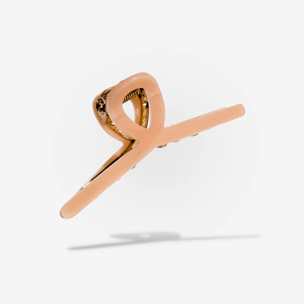 If you're someone who likes minimalist accessories, then you'll definitely appreciate these Mini Loop hair claws by Denim &amp; Daisy. These hair claws are the tiniest of their kind and are perfect for people who have thin to medium hair types. They offer an all-day hold. Blush Pink