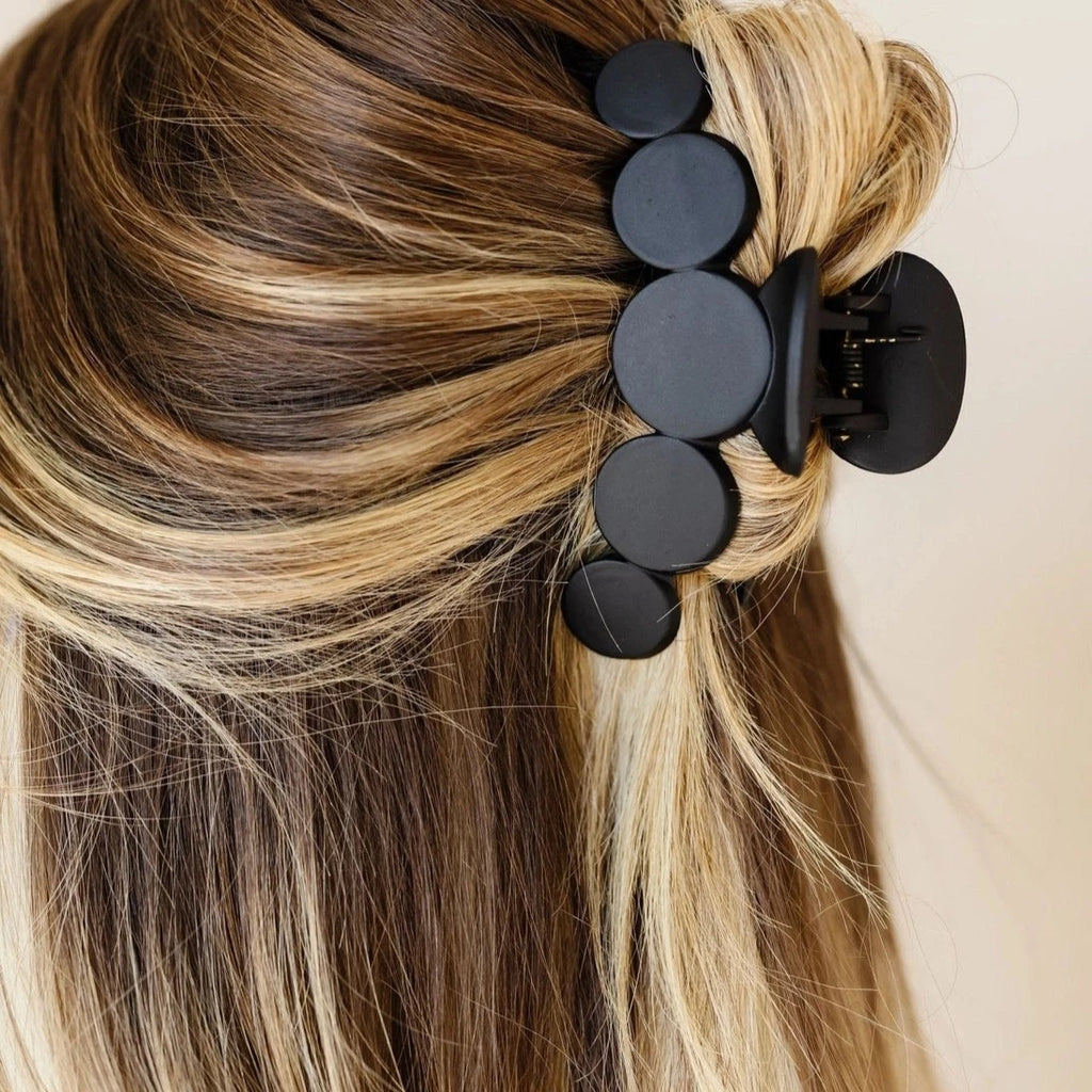These claw clips are an adorable addition to any hairstyle. They are a large 4 inch claw clip, featuring five circle shapes on each side with a clean, matte finish. This clip is perfect for every hair type as it is strong, durable, and large in size!
