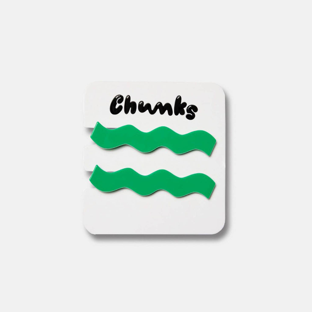 A perfect pair of alligator clips in Kelly Green. Small metal teeth provide a strong hold with no snag. Ideal for all hair types and lengths. Great for taming bangs and flyaways.