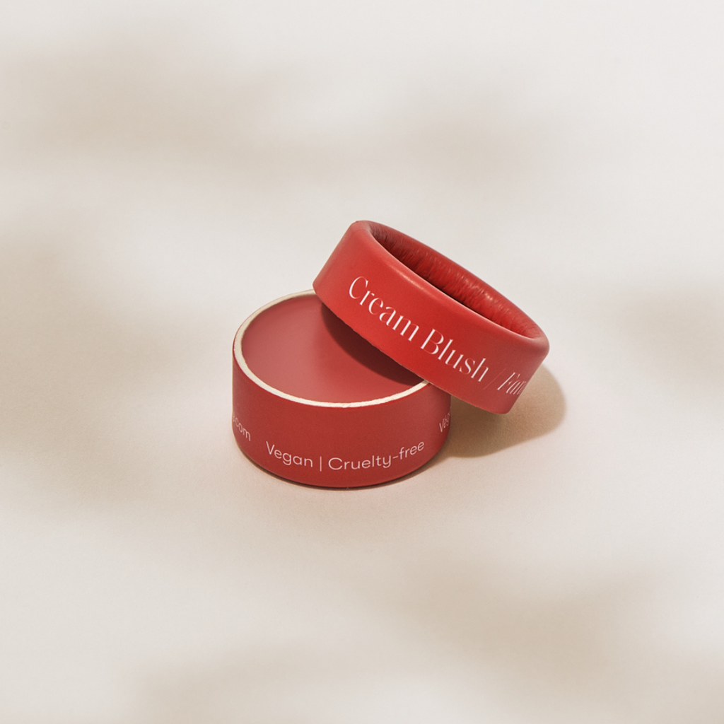 UNIVERSALLY FLATERING: Scarlet is a sunkissed red that looks beautiful on skin tones Fair through Dark. BUILDABLE: This cream blush is error-proof, and allows you to build up to the desired color intensity. MULTI-PURPOSE MAKEUP: Can be used on cheeks, lips and eyes.