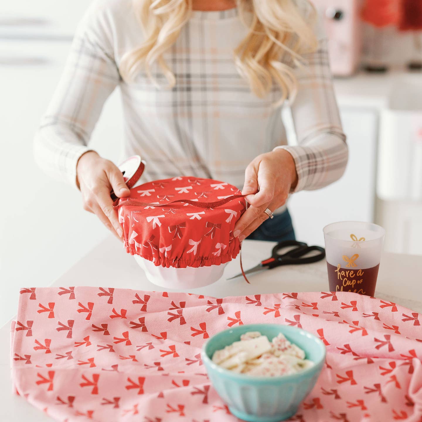 Bows Bowl Cover