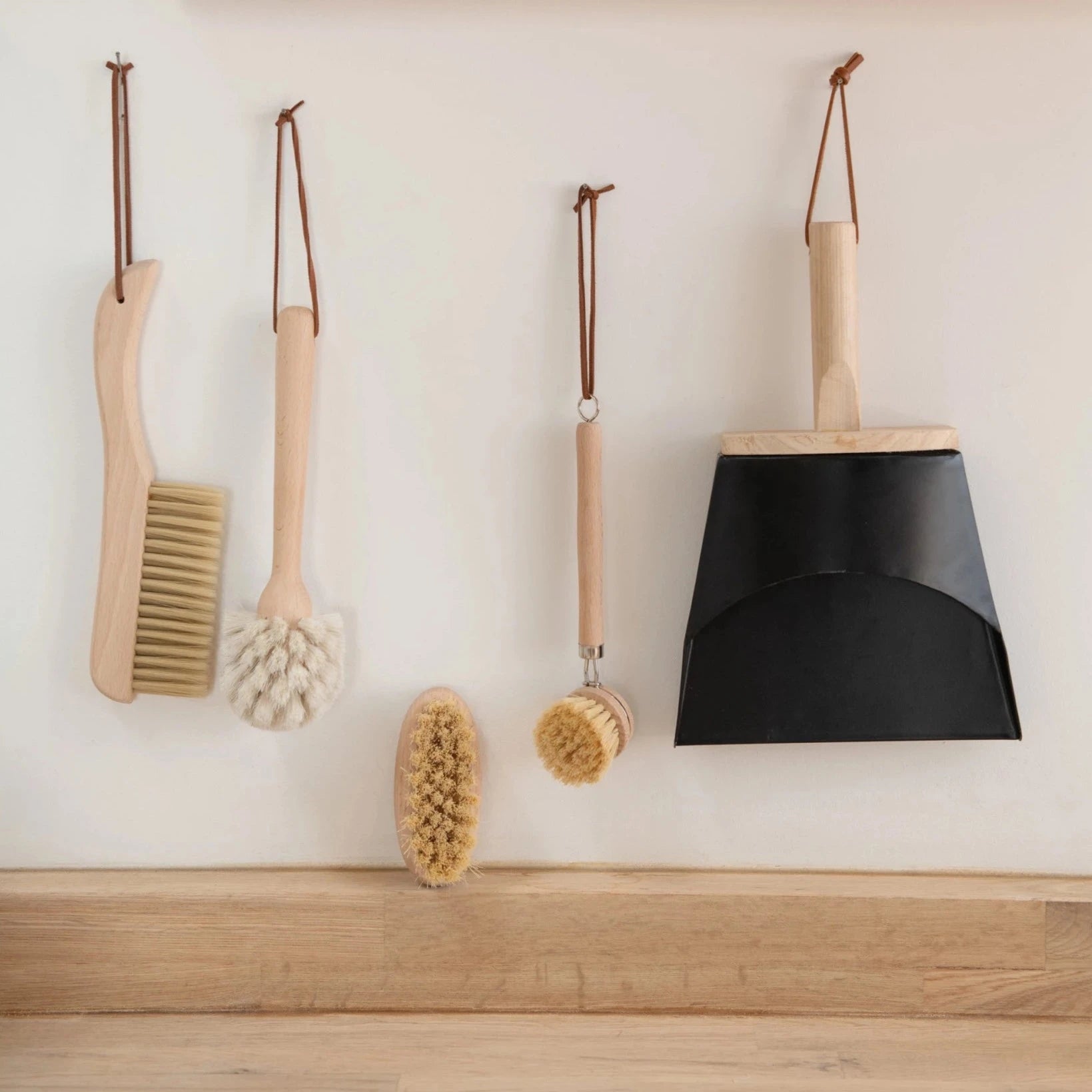 For the dishes with hard to reach places, this brush is perfect. Putting an angled brush with a nine inch handle means your cleaning problems are solved. Made of first class beech wood and a leather strap.