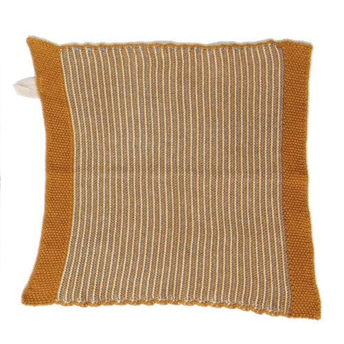 This cotton knit dish cloth combines practicality with a minimalist, earthy design. Each square cloth features a convenient loop for easy hanging and drying. Made from soft, absorbent cotton, they are gentle on dishes while effectively tackling everyday kitchen messes. Perfect for adding a natural touch to your kitchen essentials.
