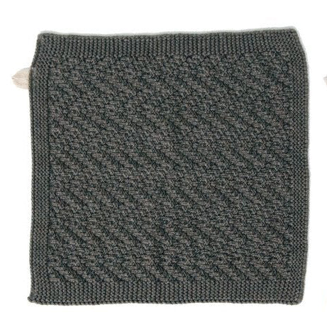 This cotton knit dish cloth combines practicality with a minimalist, earthy design. Each square cloth features a convenient loop for easy hanging and drying. Made from soft, absorbent cotton, they are gentle on dishes while effectively tackling everyday kitchen messes. Perfect for adding a natural touch to your kitchen essentials.
