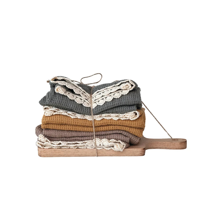 Add a touch of pastoral elegance to the kitchen with our Kitchen Cotton Tea Towels on a Mango Wood Board Set. This collection includes 3 cotton tea towels, each boasting a design that's at home in a farmhouse, cabin, or French country setting.