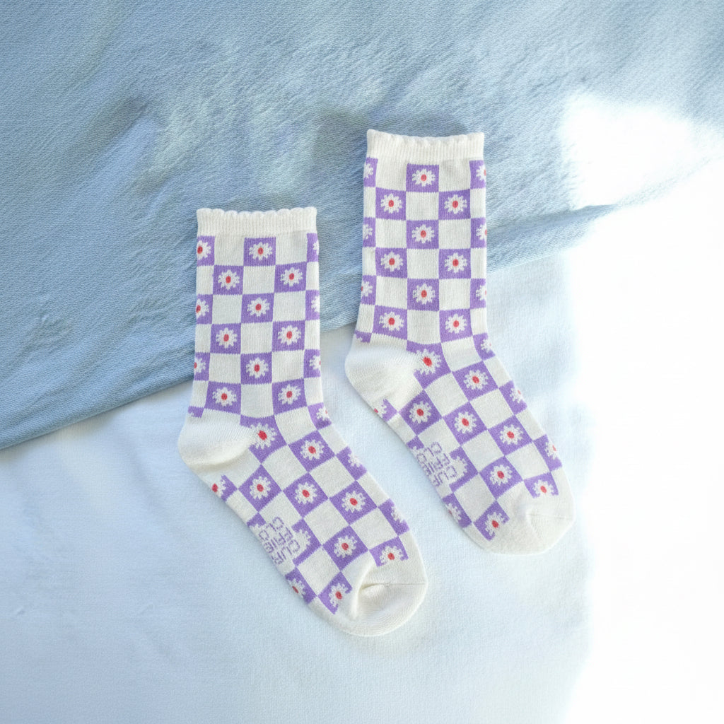 Mixing the best of both worlds! The combination of checkered and floral make these a really fun pair to add to any outfit!

Details:

MATERIAL: Cotton Polyester Blend
SIZE: Approx. Women’s 6-11