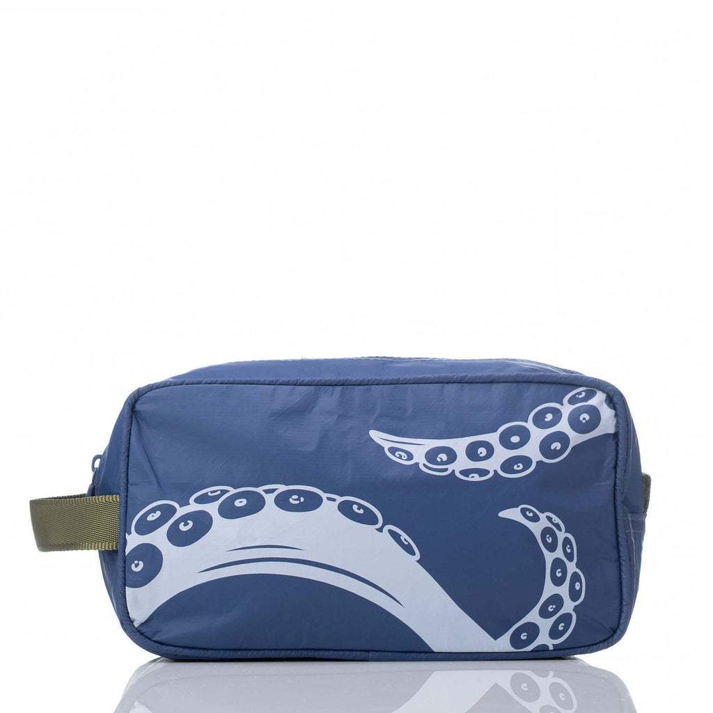 Keep your toiletries stowed and your suitcases safe from leaks and unexpected spills inflight with our Splash-Proof Dopp Kit. Lightweight and durable, this travel-friendly bag is spacious enough to carry full-size toiletries and compact enough to fit inside your luggage. A full-length zipper top closure allows you to see everything inside.