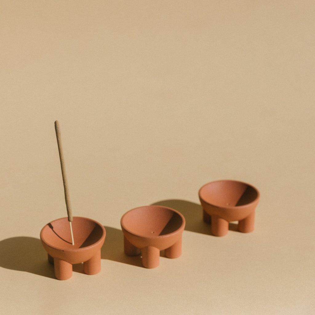 Beautiful contemporary hand-poured incense holders made of Jesmonite, which is a water-based resin, solvent free with exceptional durability and high end finish. Available is six colours. Red Oxide