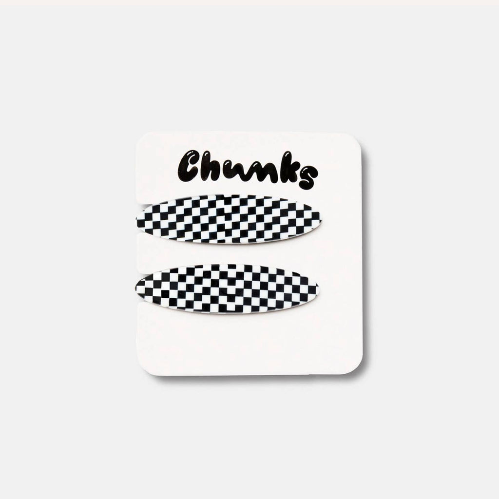 A perfect pair of alligator clips in black & white checkers. Small metal teeth provide a strong hold with no snag. Ideal for all hair types and lengths. Great for taming bangs and flyaways