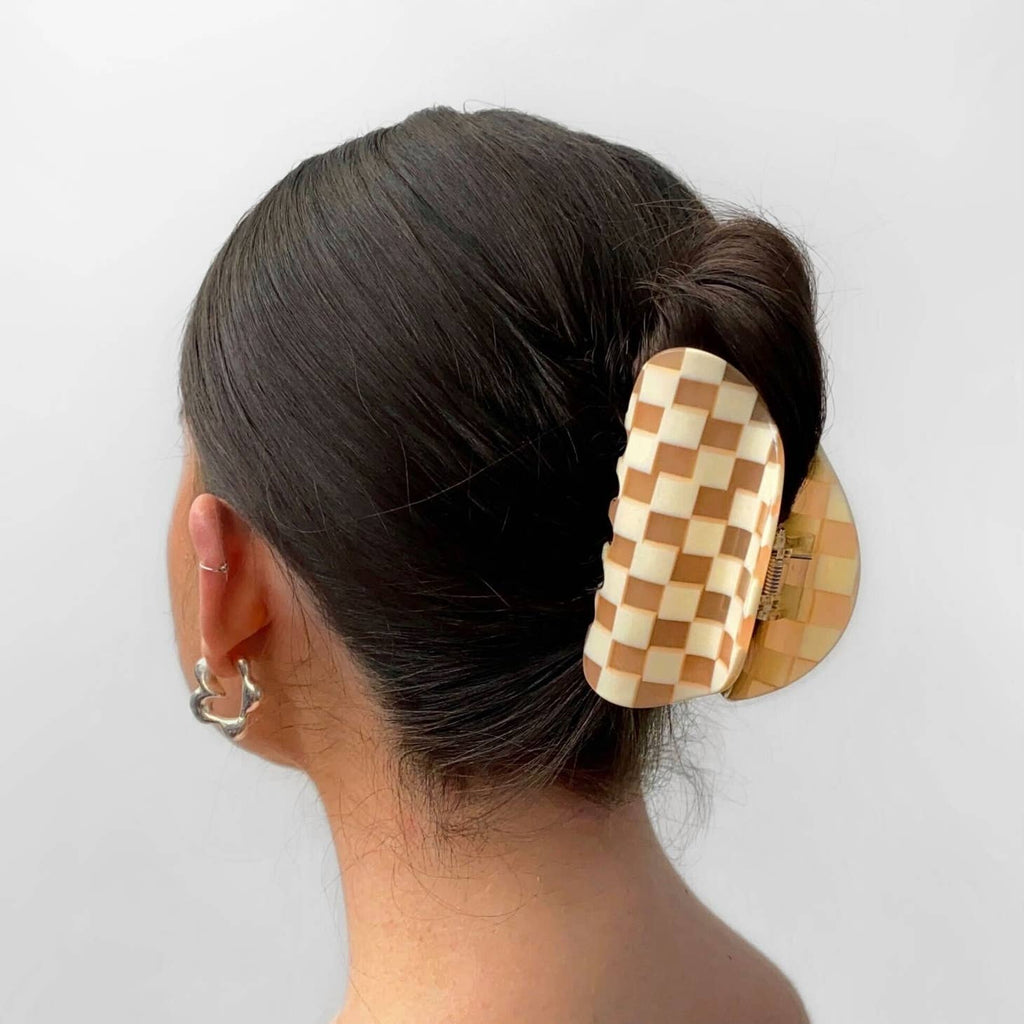 Make a statement with our Checker Claw in Frose! Our on-trend checker patterned hair claw will hold your locks in place with a touch of fashion flare. Perfect for adding a subtle but stylish twist to any look. So go ahead and claw your way to stunning tresses!