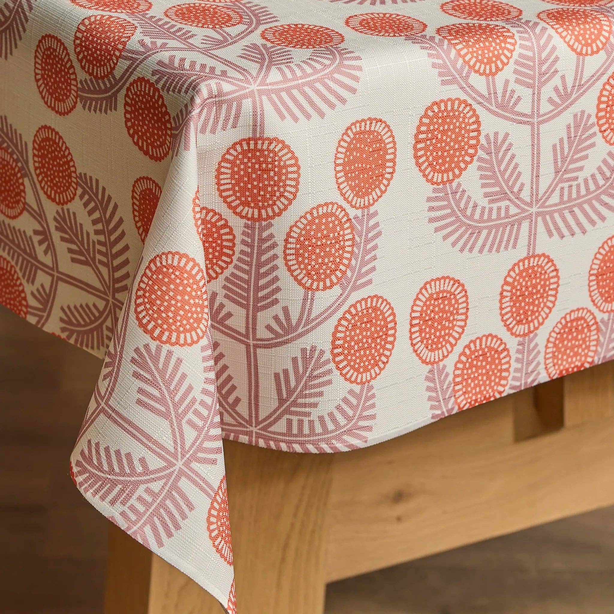 Graphic Daisies Tablecloth