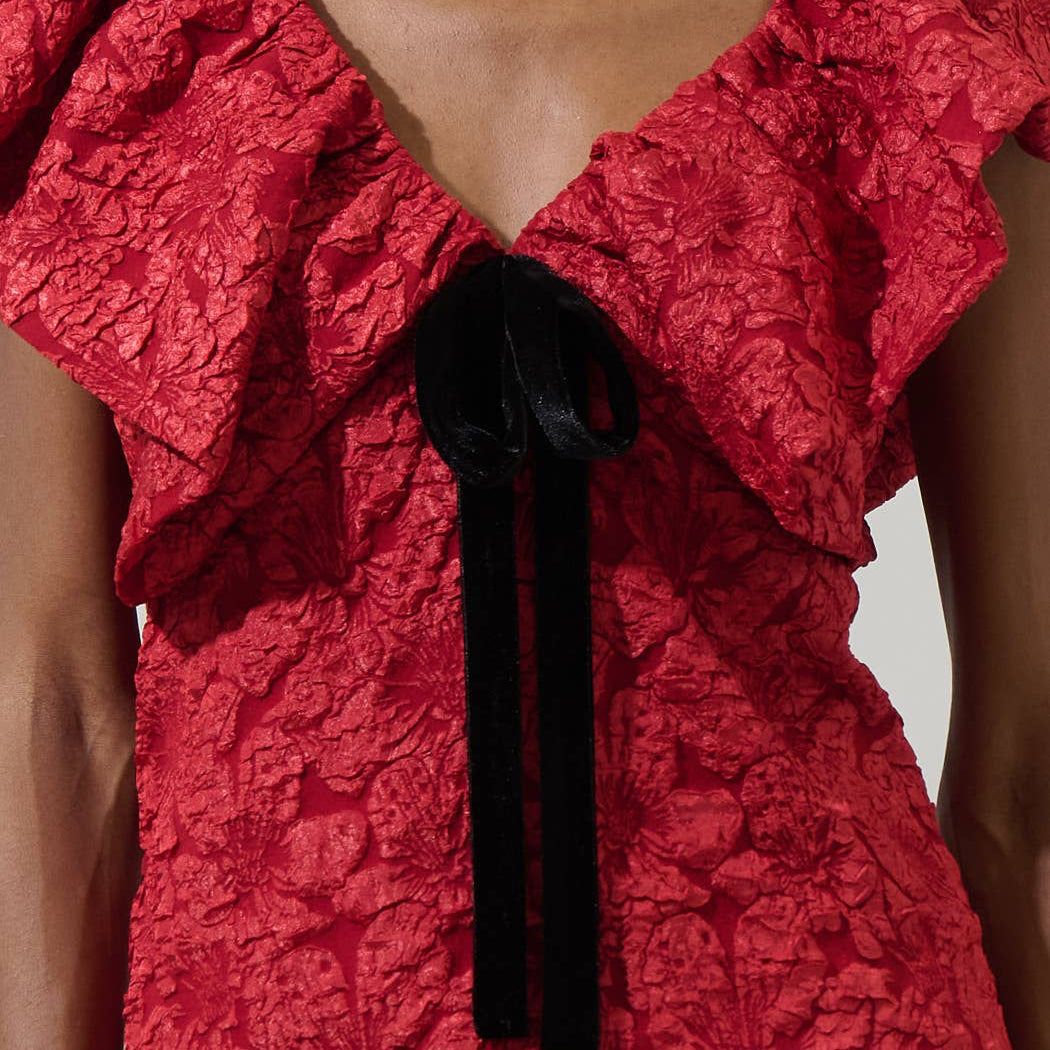 The Maryn Jacquard Luci Babydoll Top combines comfort and style with its soft jacquard fabric and flattering babydoll fit. Its ruffled short sleeves and delicate black velvet tie create a gentle, feminine look that feels as good as it looks. Designed to support your confidence, this blouse is a versatile addition that works effortlessly for any occasion.