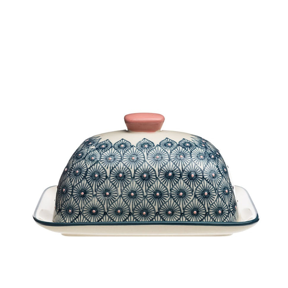  Keep your butter fresh and spreadable with our stylish butter dish. No more hard, unspreadable butter - our dish keeps it soft and ready to use. Perfect for a playful and quirky touch to your kitchen! 