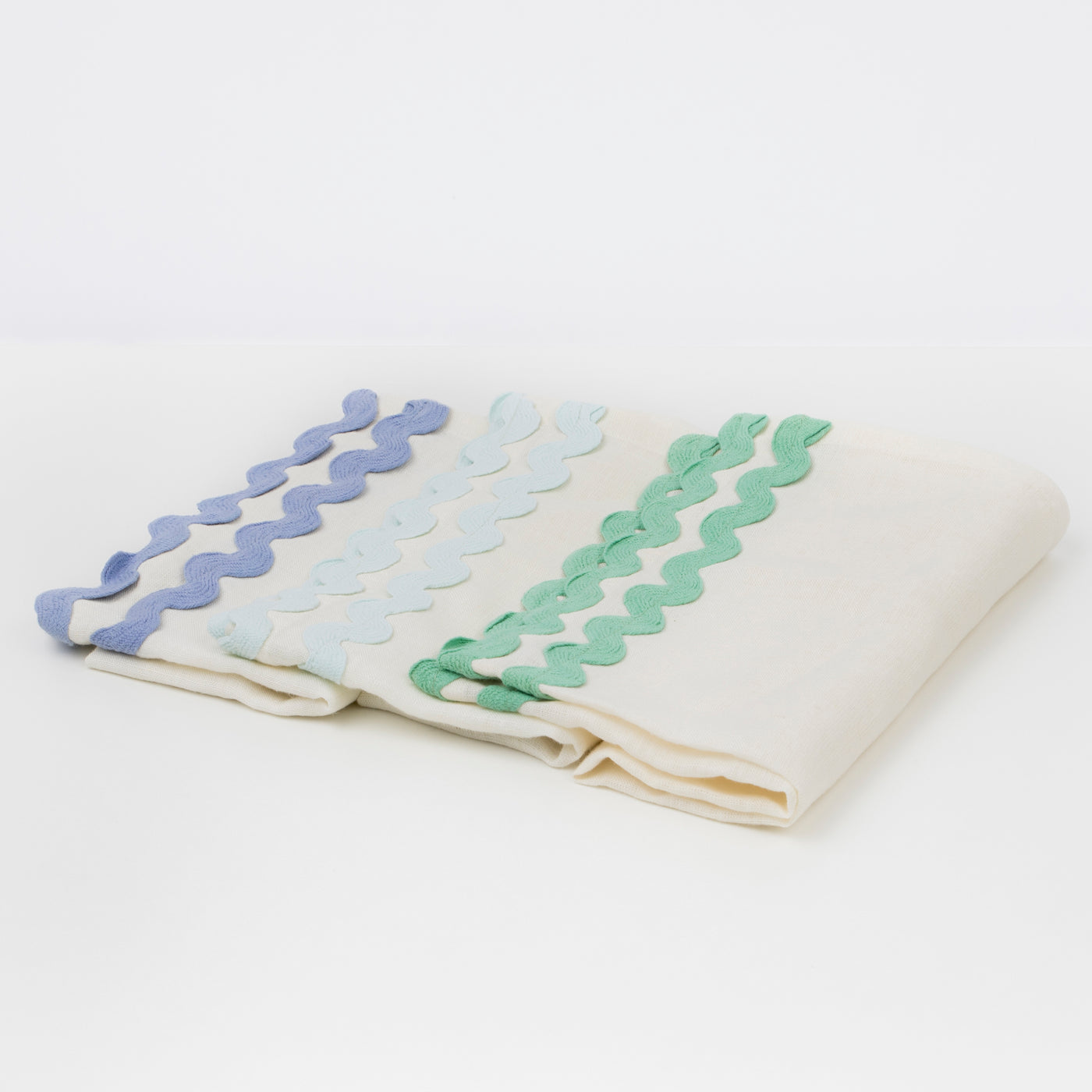 These premium large linen napkins are not only beautifully crafted, but add a stylish decorative touch to any party table. They feature on-trend ric rac for a colorful statement, and are ideal for birthday parties, garden parties, family celebrations and dinner parties. You can also use them as placemats if you so desire. They make a wonderful hostess gift too.