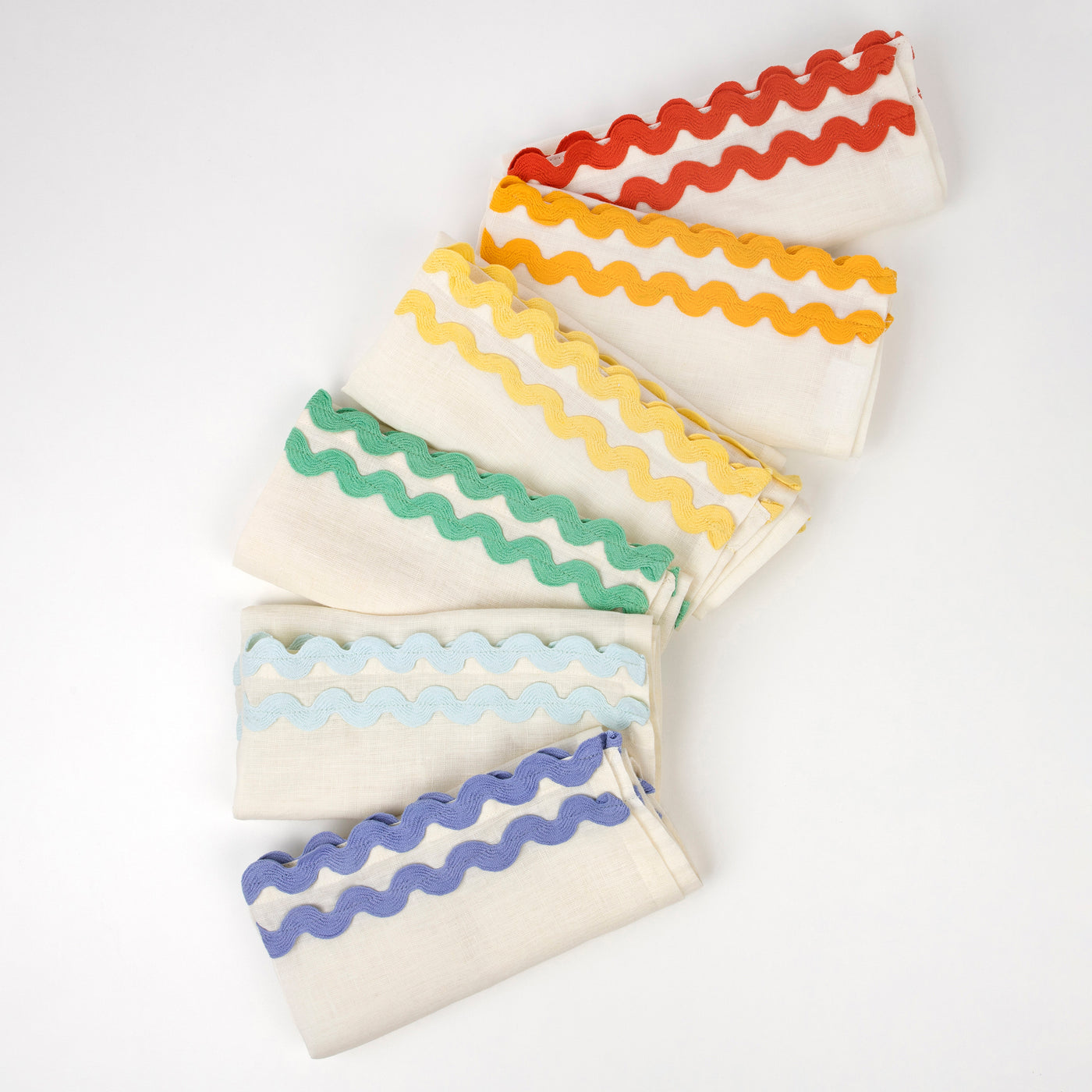 These premium large linen napkins are not only beautifully crafted, but add a stylish decorative touch to any party table. They feature on-trend ric rac for a colorful statement, and are ideal for birthday parties, garden parties, family celebrations and dinner parties. You can also use them as placemats if you so desire. They make a wonderful hostess gift too. 