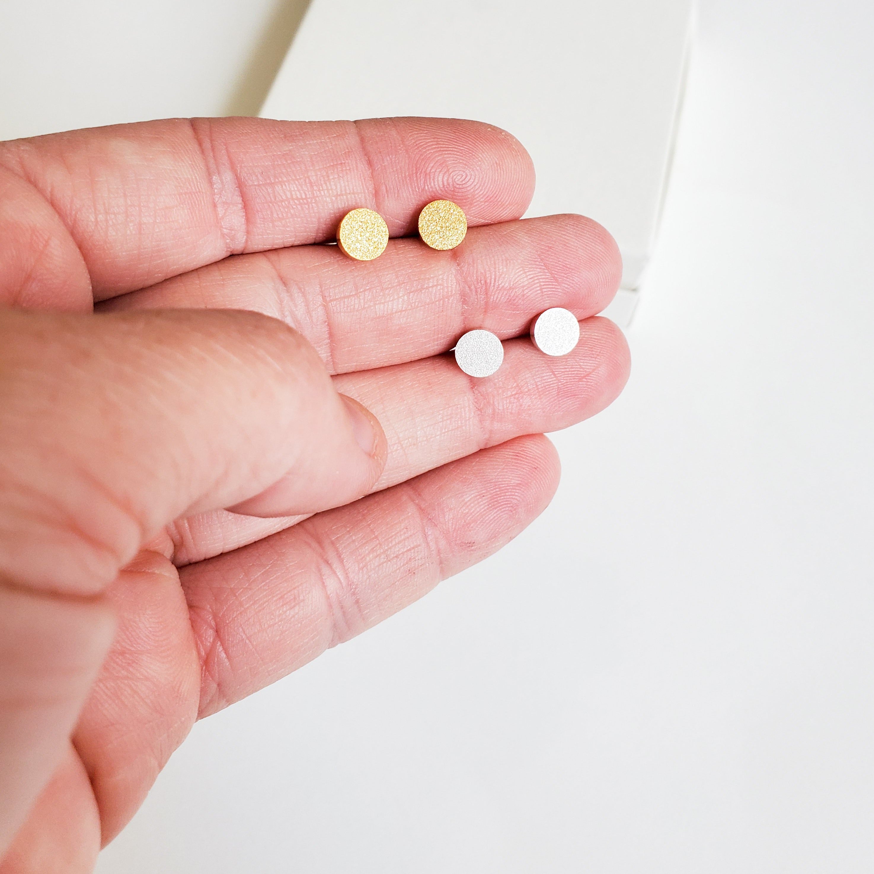 Sparkle circle studs