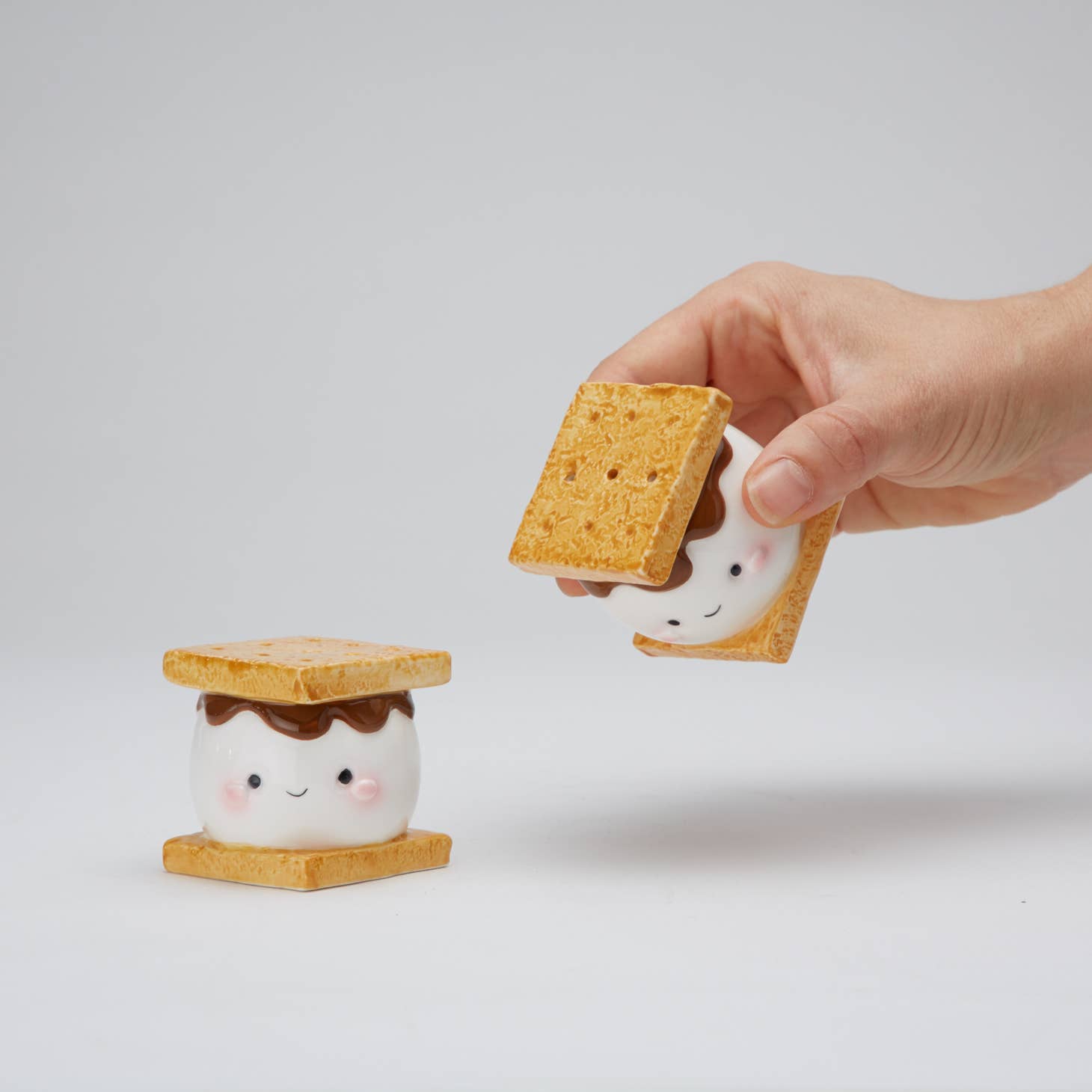 Marshmallow S'More Salt & Pepper Set