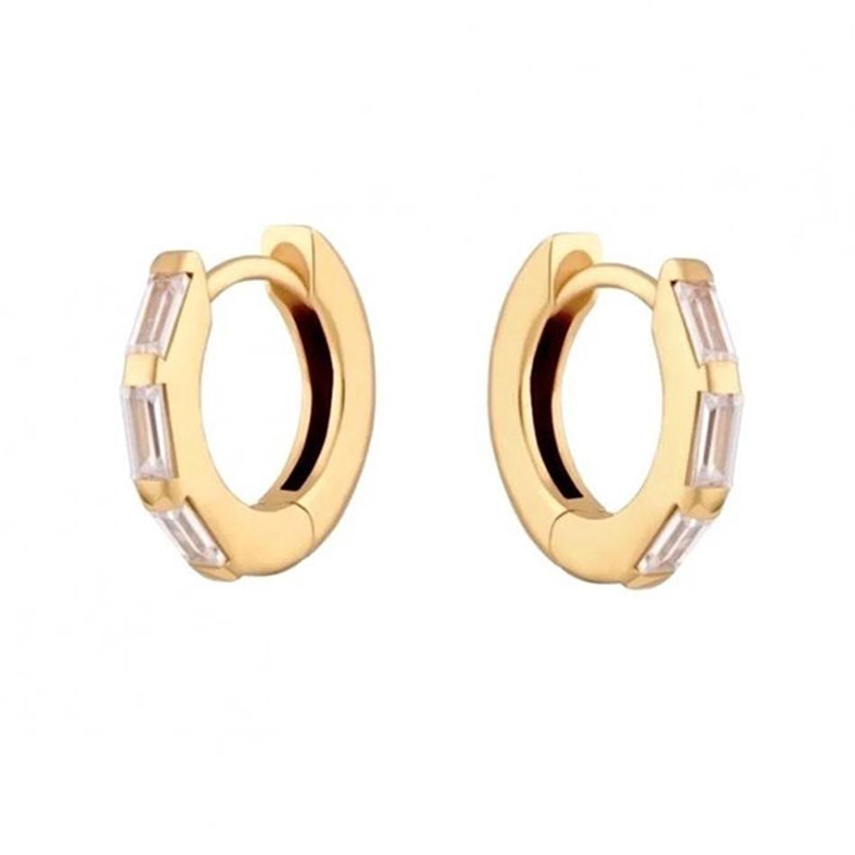 The Orion's Belt Huggies is the namesake of an asterism in the constellation Orion. Made of three bright stars Alnitak, Alnilam and Mintaka, Orion's Belt is perfectly embodied in these huggie hoops encursted with three bright crystals.
925 sterling silver with gold plating
extra layer of tarnish resistance
10mm

Curated by Mineral and Matter