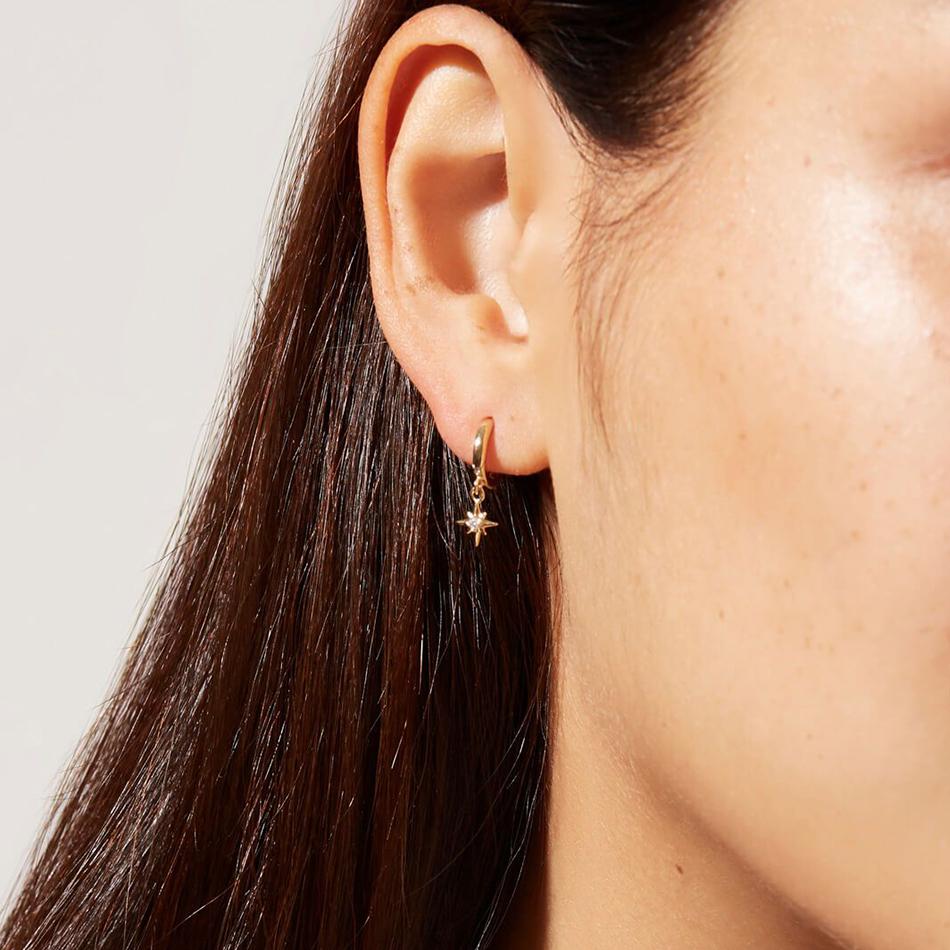 Named from the latin word meaning "a burning constellation's brightest star", the sirius huggies adds a certain shine to your everyday jewerly.&nbsp;

925 sterling silver with gold plating
extra layer of tarnish resistance
Available in regular hoop thickness or a thinner hoop style, dangles are the same.

Curated by Mineral and Matter